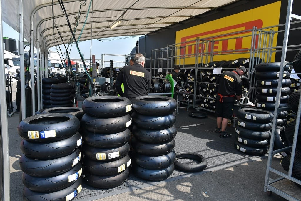 Шинный цех Pirelli на тестах Moto2/Moto3 в Барселоне