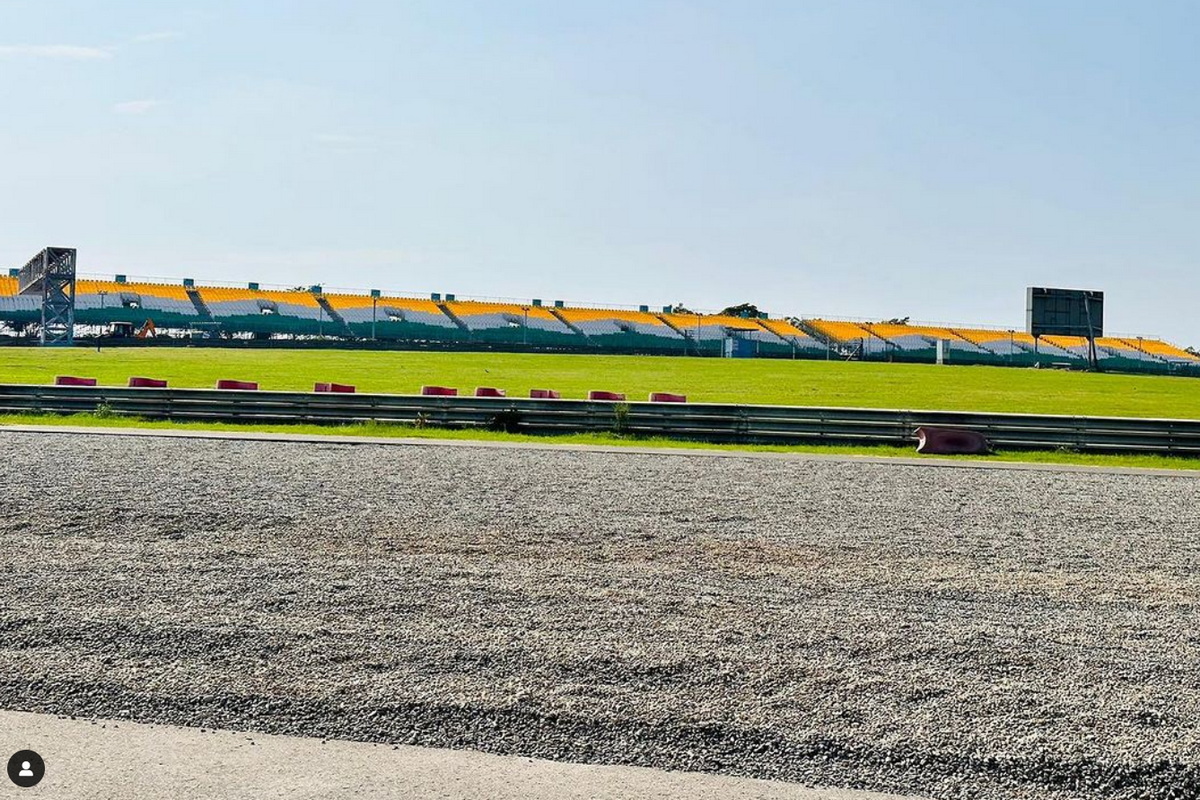Вчерашние фотографии обновленных гравийных ловушек Buddh International Circuit