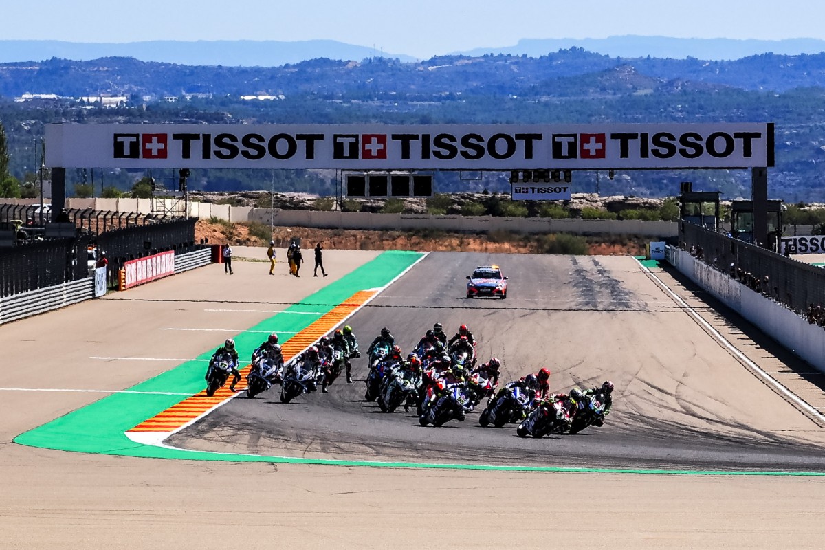 Старт гонки World Superbike в Арагоне