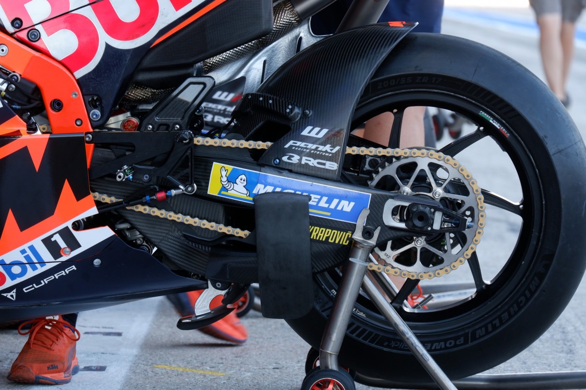 Карбоновый KTM RC16 в деталях