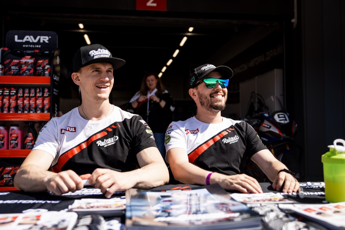 Михаил Кузнецов и Кирилл Битков на автограф-сессии, Ratchet Motorsport