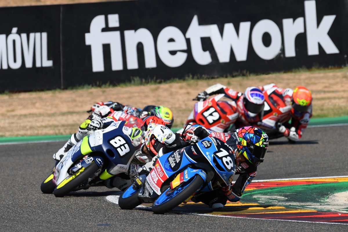 Схватка за победу в финале FIM JuniorGP Moto3 в Арагоне