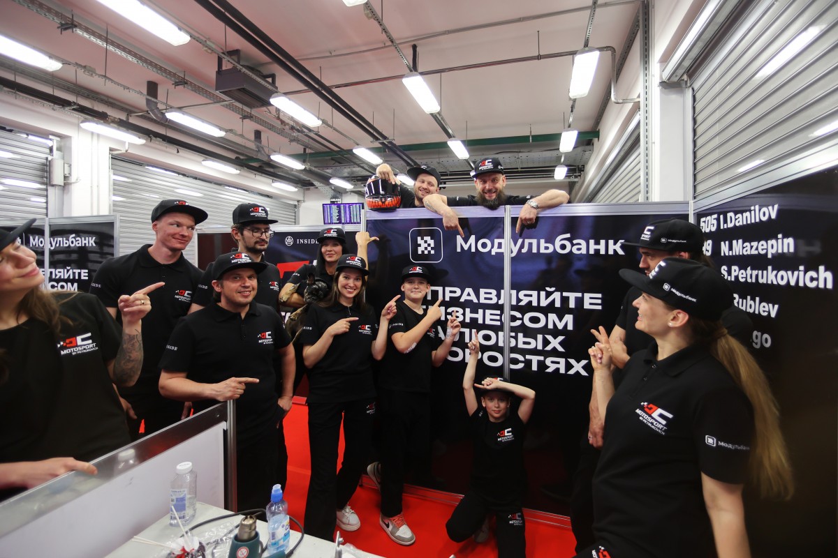 Модульбанк был партнером DC Motorsport by Petrukovich весь сезон 2023 года