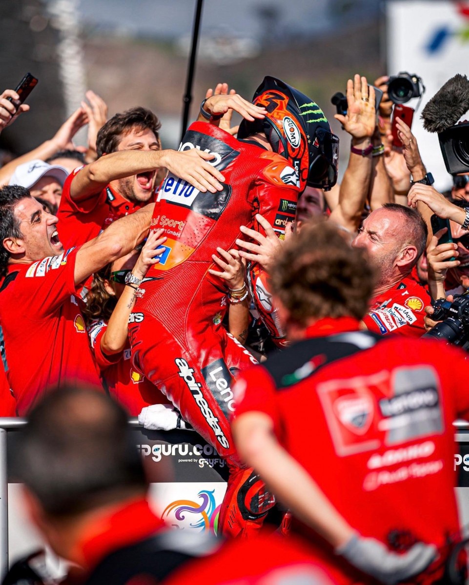 Ducati Lenovo Team приветствует своего победителя