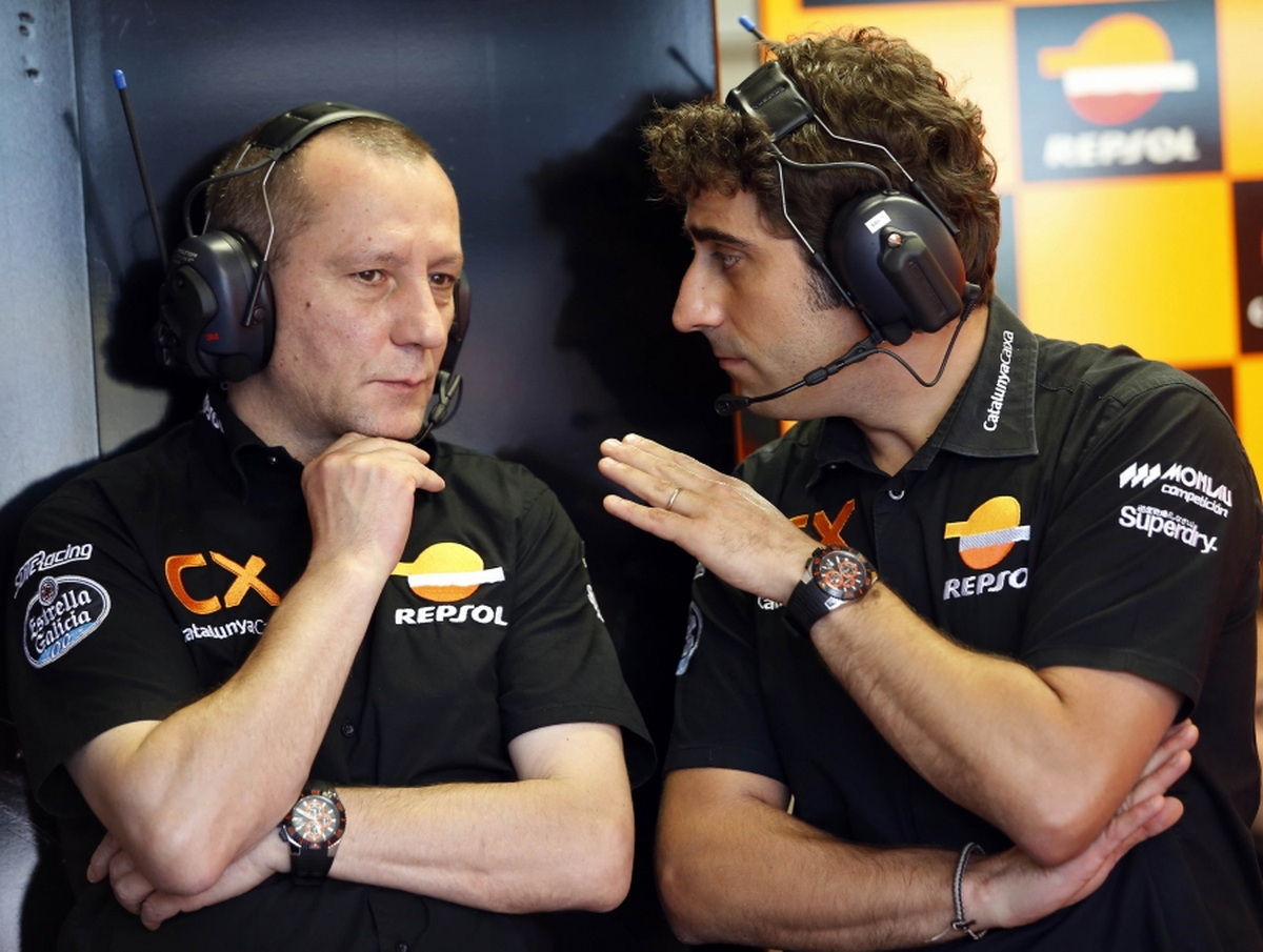 Гуго Бухер с Санти Эрнандесом, Team CatalunyaCaixa Repsol Moto2 (2011)