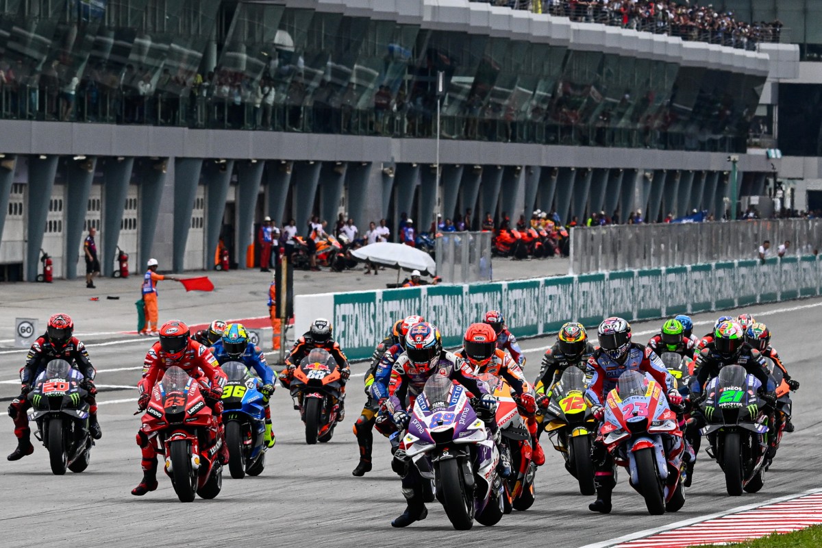 Старт MotoGP Sprint Race в Сепанге