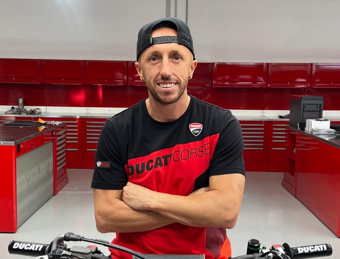 Кайроли анонсировал свое участие в EICMA-2023 через соцсети, немного засветив части нового мотоцикла Ducati
