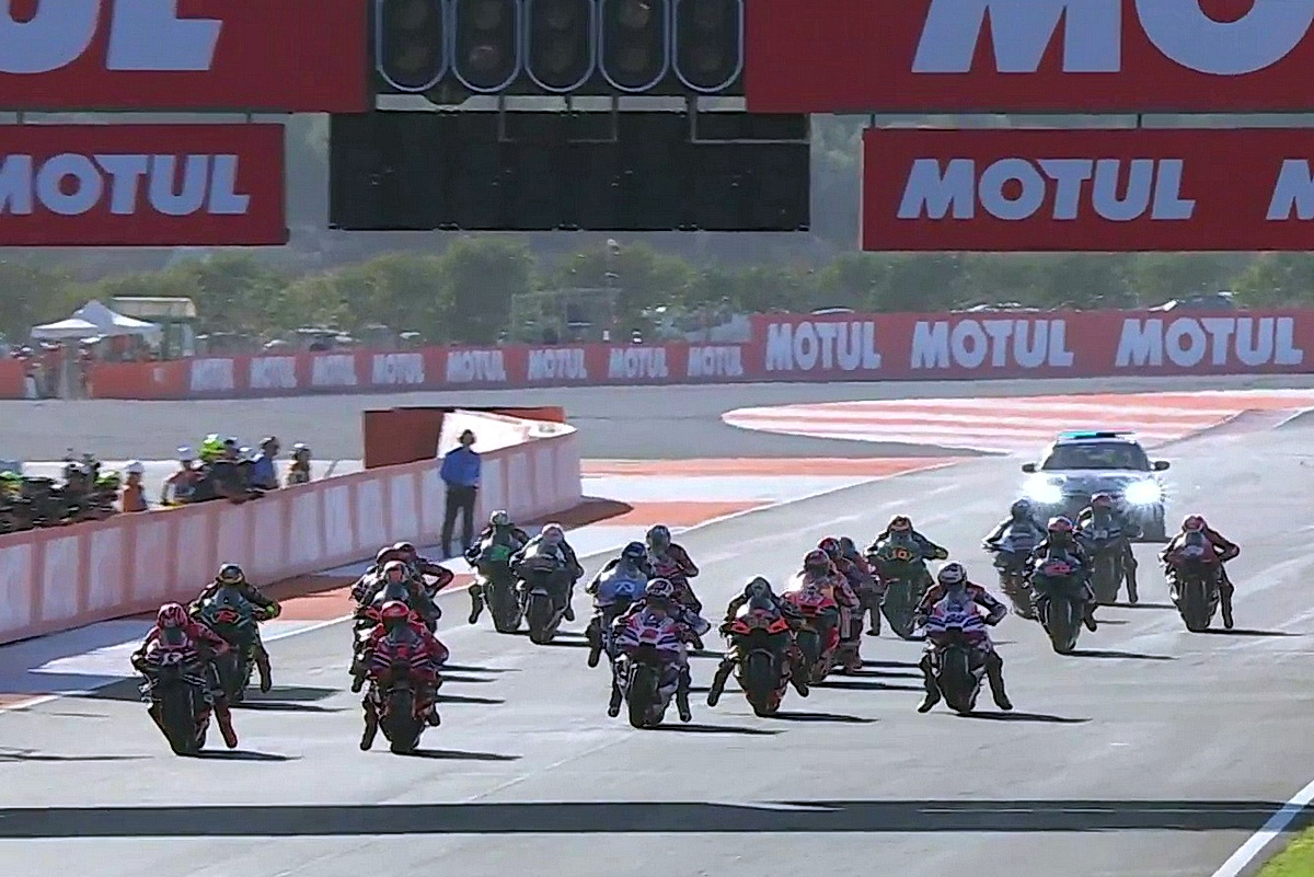 Старт MotoGP Sprint Race в Валенсии