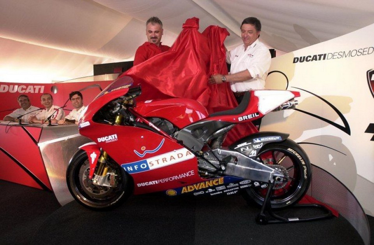 Дебют Ducati Desmosedici на презентации 30 мая 2002 года в Муджелло