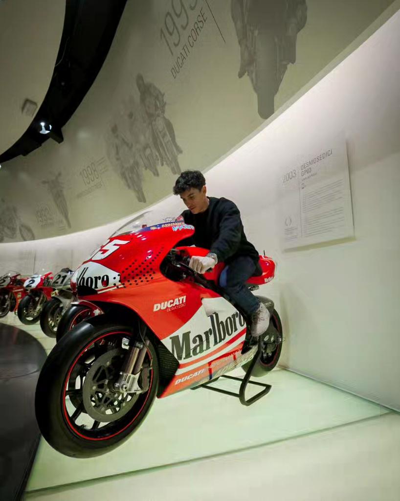Марк Маркес на борту прототипа Ducati Desmosedici GP3 (2003)