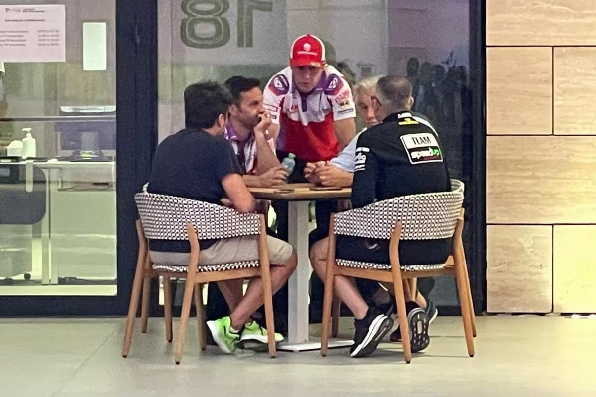 Встреча менеджеров Pramac Racing и SpeedUp по поводу Фермина Альдегера в Катаре