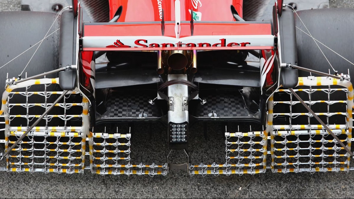 Задняя матрица, установленная уже на болиде Ferrari F1