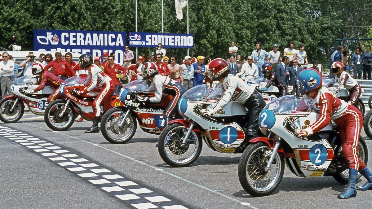 Пилоты Yamaha на старте Гран-При Италии 1974 года