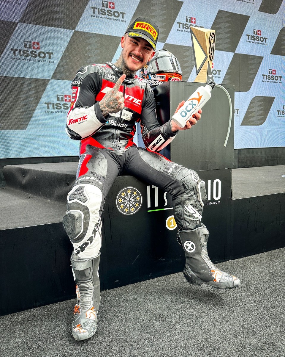 Арон Канет, наконец, взял победу в Moto2