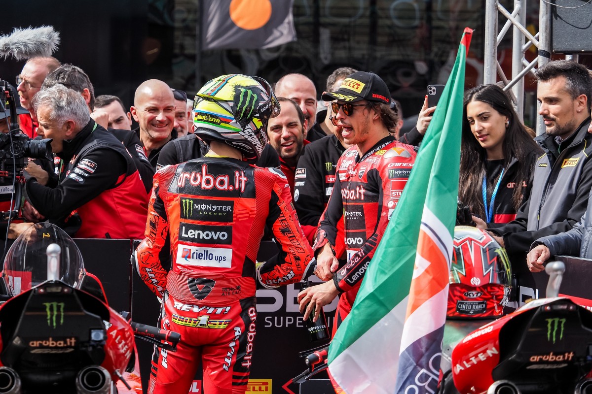 Альваро Баутиста и Николо Булега принесли Ducati двойной подиум в Барселоне