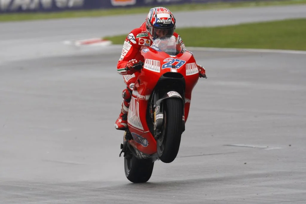 Кейси Стоунер под №27 принес Ducati 27-ю победу в MotoGP