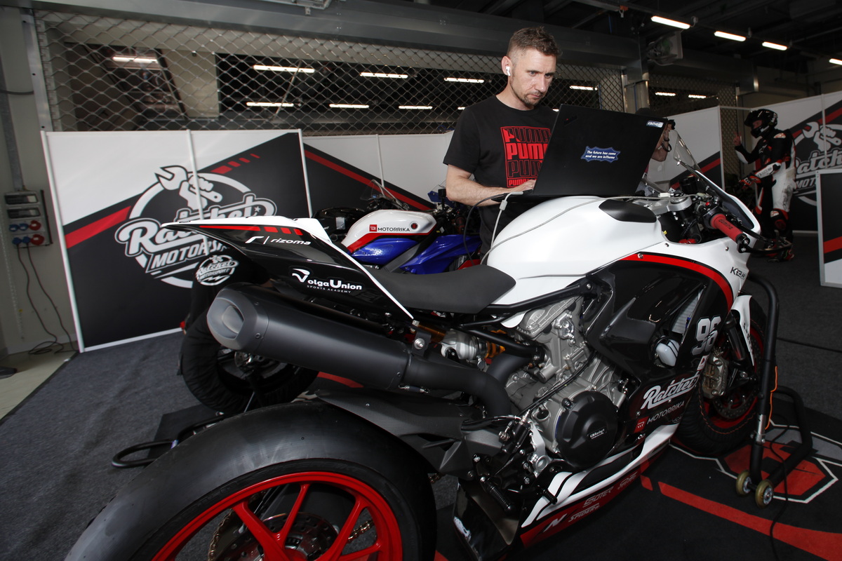 Антон Федоров может лично заниматься настройкой своего Ducati V2