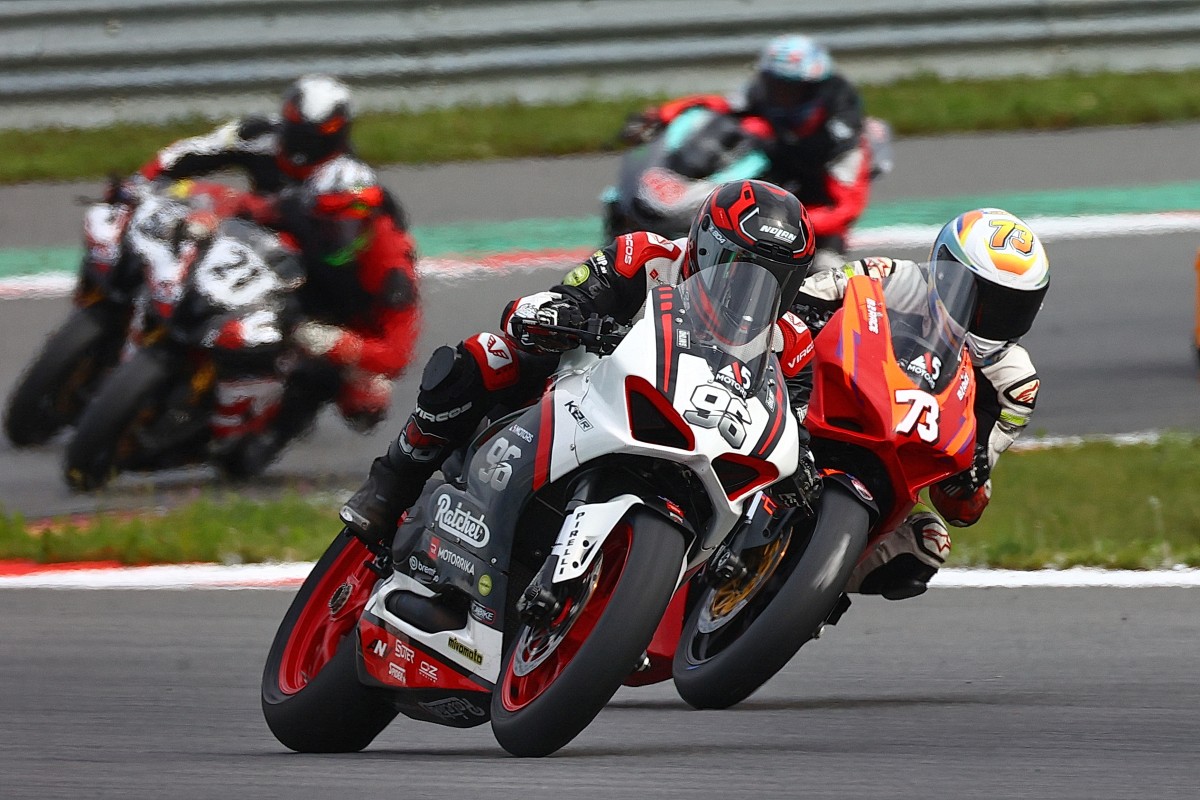 Дуэль двух Ducati Panigale V2