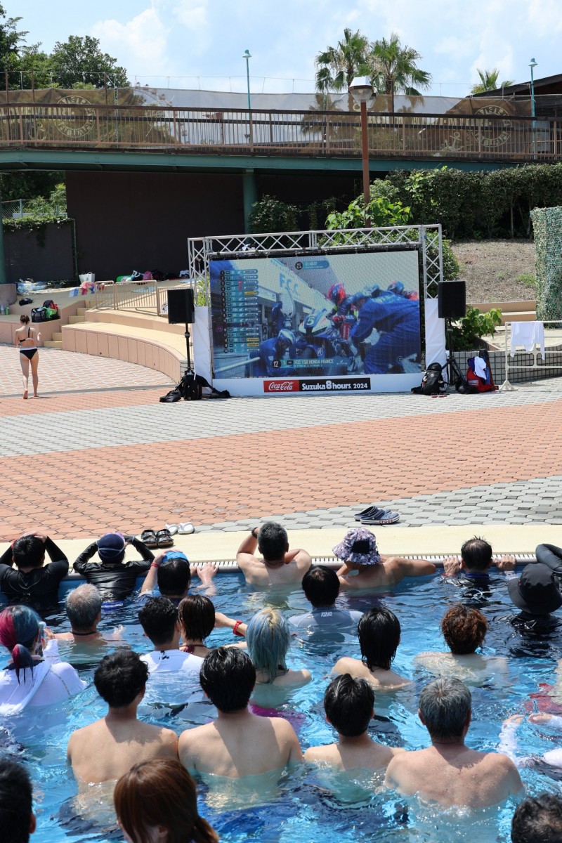 Бассейн для зрителей в Судзуке