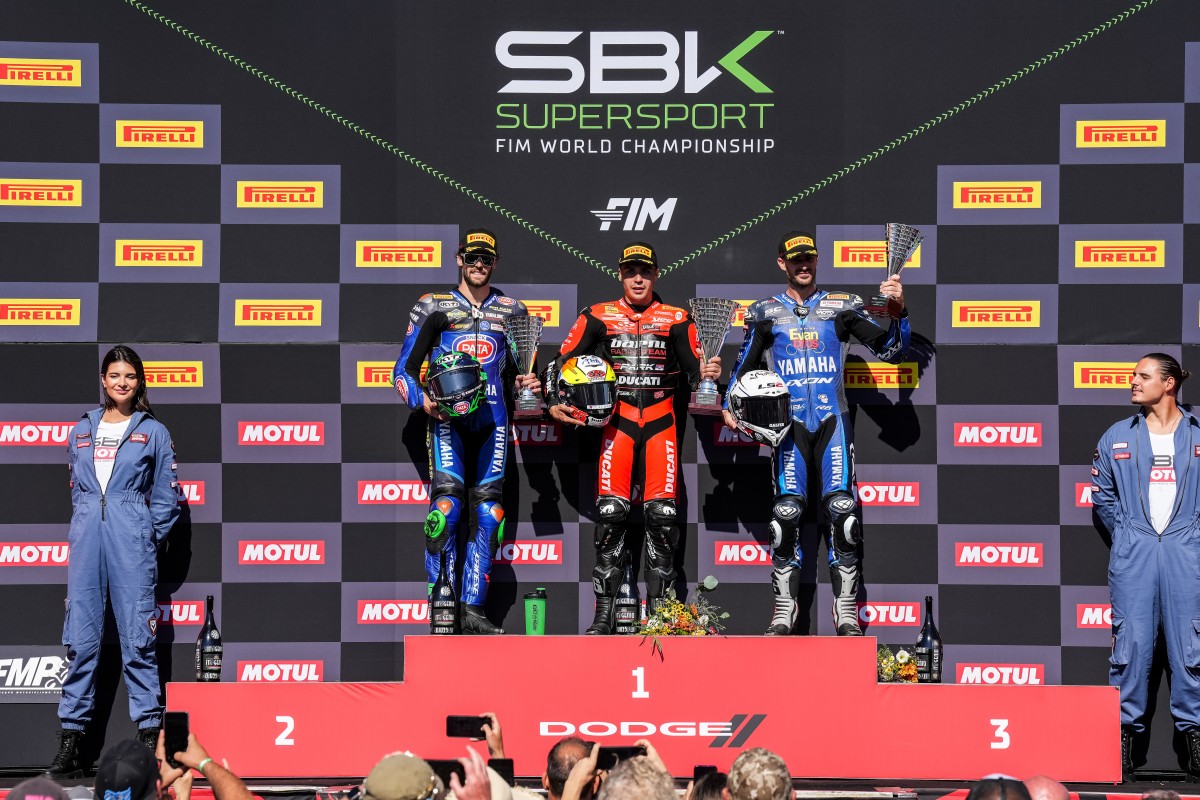 Подиум воскресной гонки WorldSSP в Портимао