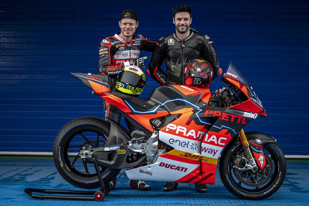 Лука Сальвадори вместе со своим напарником по Pramac Racing MotoE Тито Рабатом