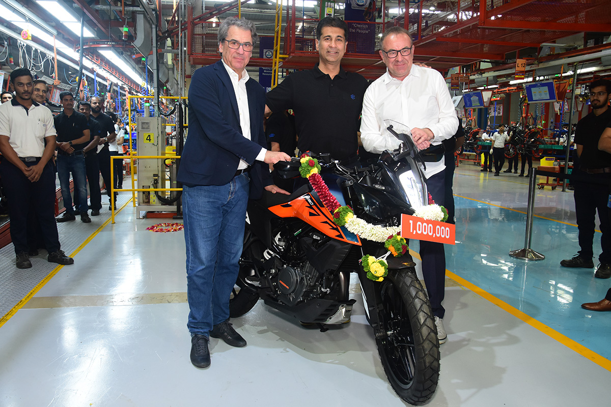 Миллионный мотоцикл KTM сошел с конвейера Bajaj в январе 2023 года