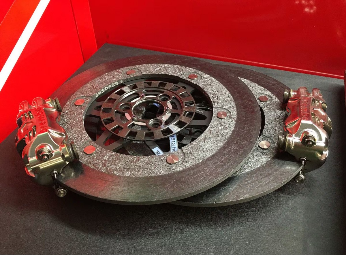 Карбоновые тормозные диски с суппортами Brembo (Ducati Lenovo Team MotoGP)