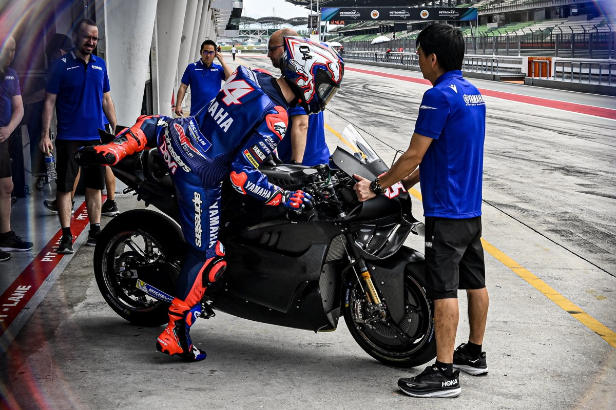 Андреа Довициозо тестирует в Сепанге Yamaha M1