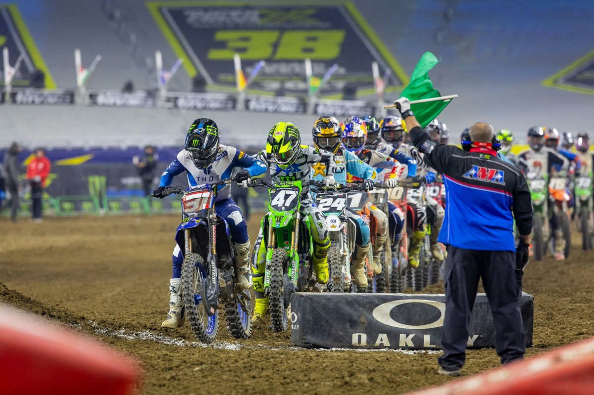 Неожиданный рестарт гонки 250SX в Детройте