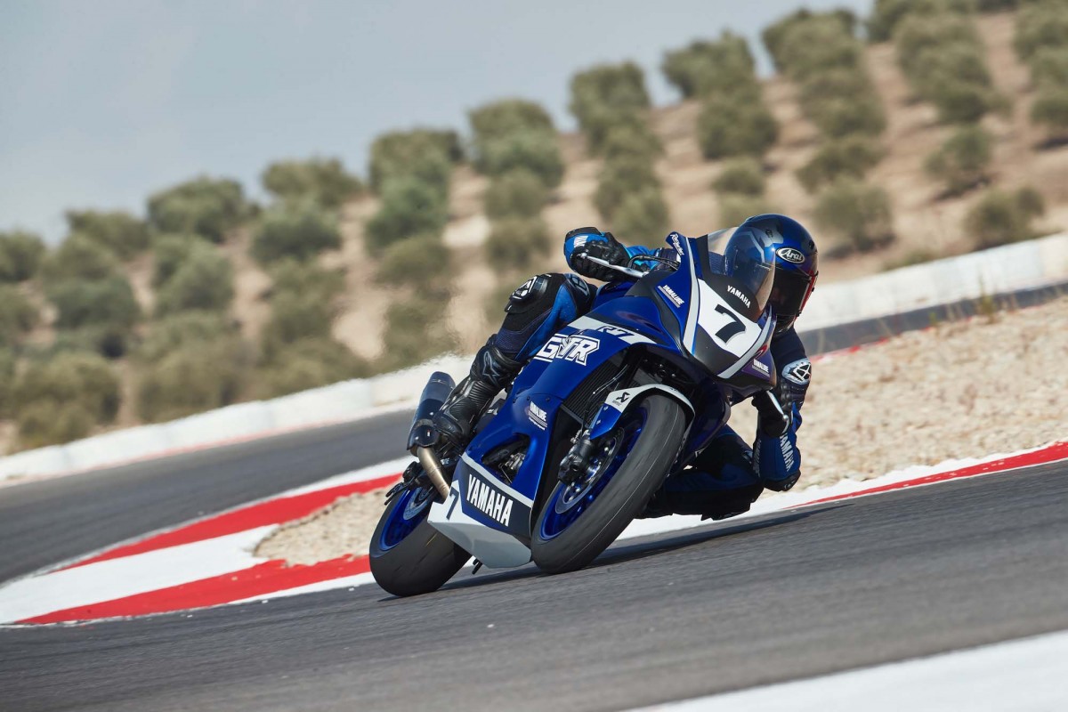 Yamaha R7