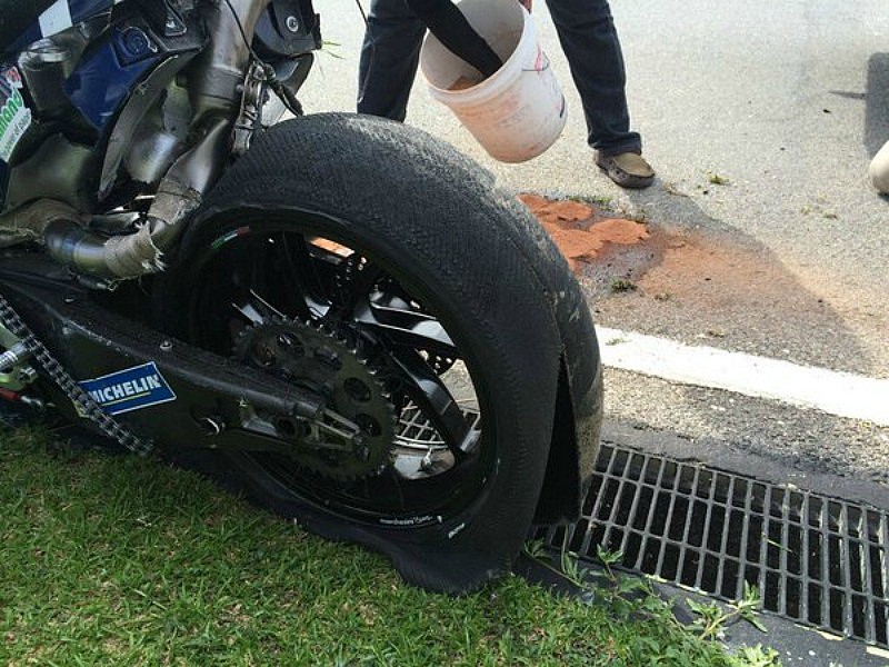 Заднее колесо Ducati Лориса База на тестах в Сепанге