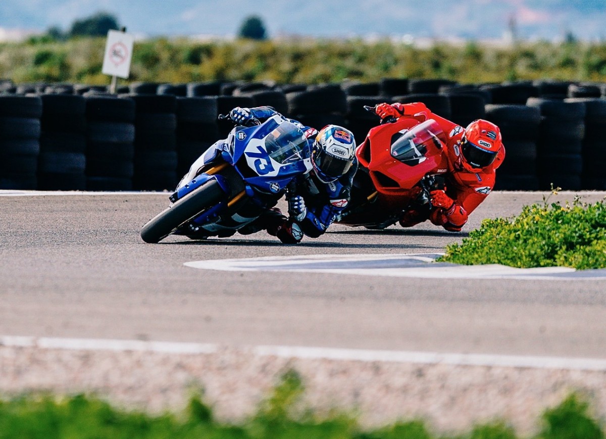 Алекс Маркес и Марк Маркес тренируются на Aspar Circuit в Валенсии