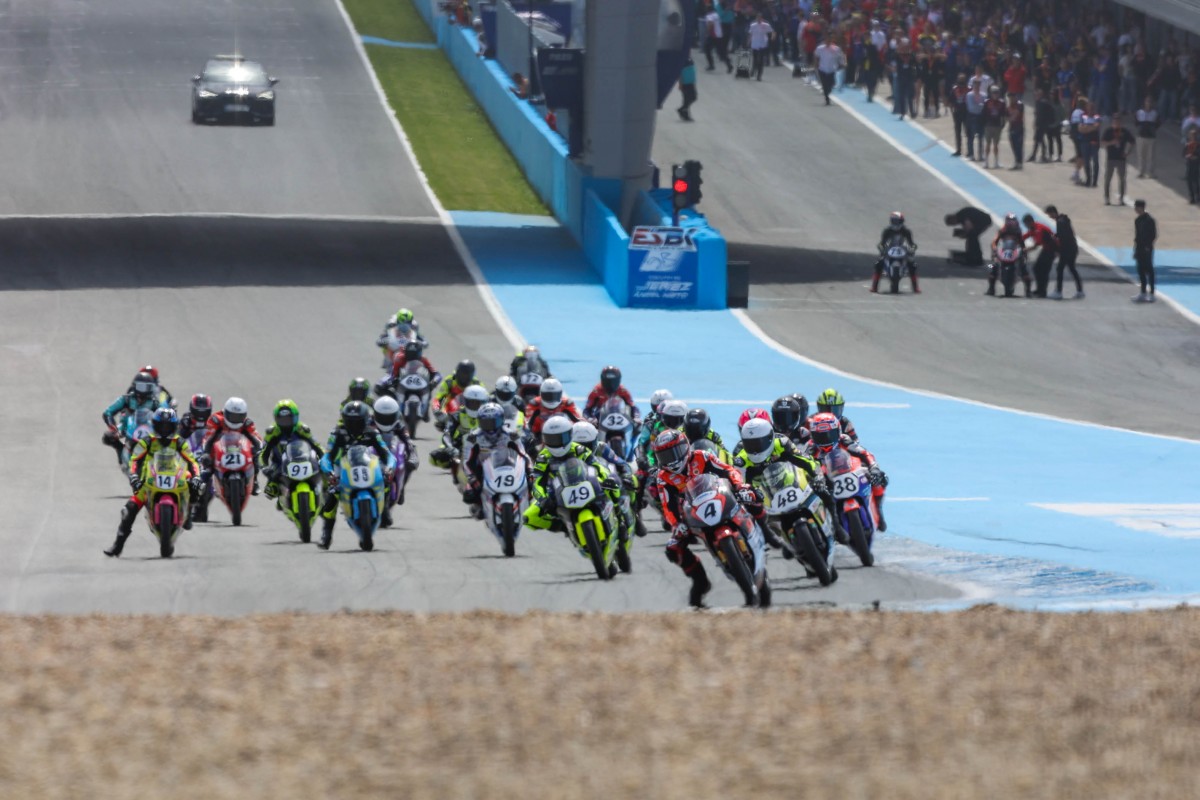 Старт первой гонки сезона ESBK Talent Cup 2025