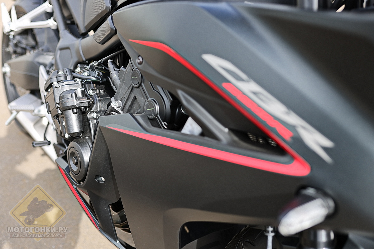 Honda CBR650R E-Clutch (2025)