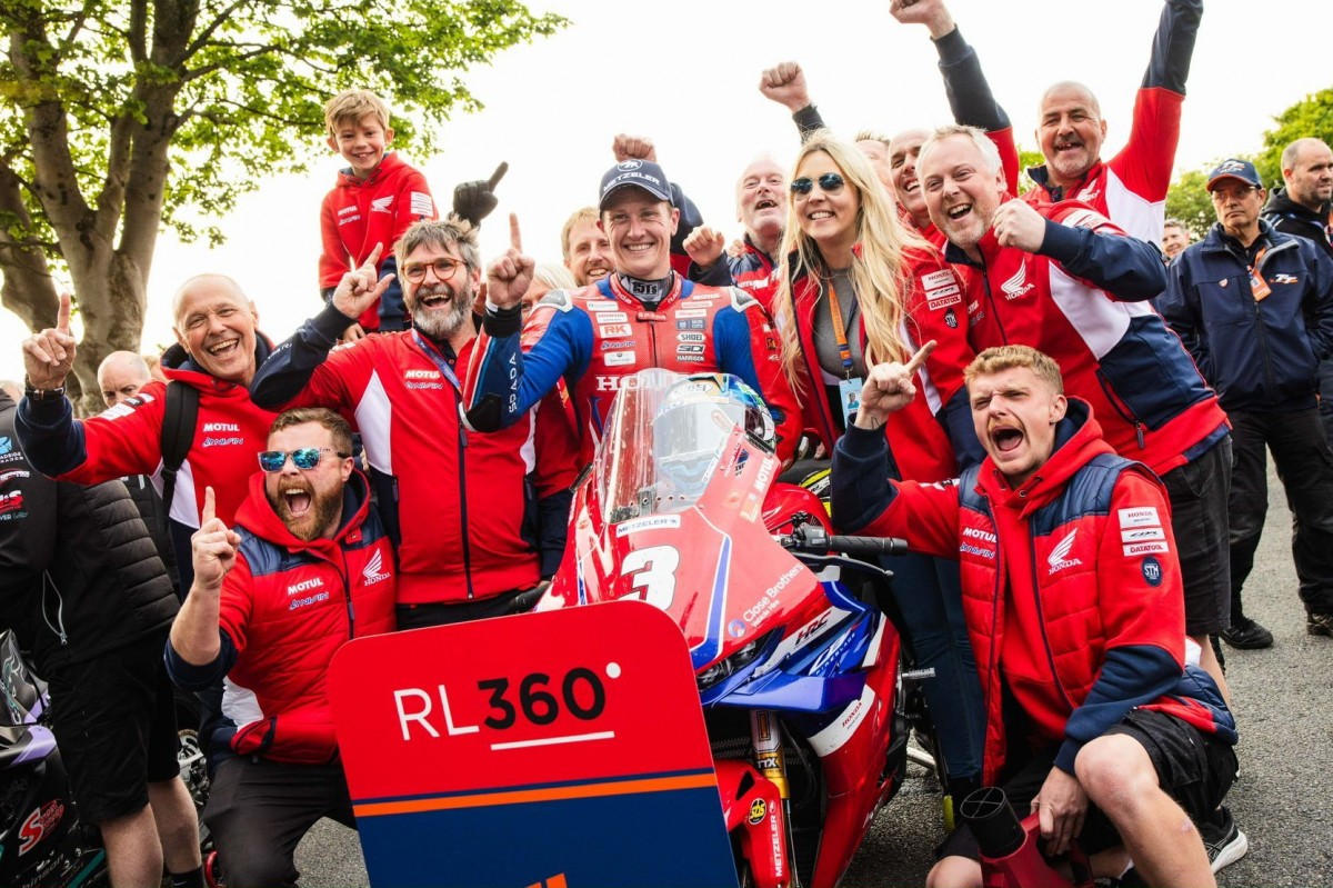 Дин Харрисон и самый быстрый Honda CBR1000RR-R Fireblade, победители Superstock TT