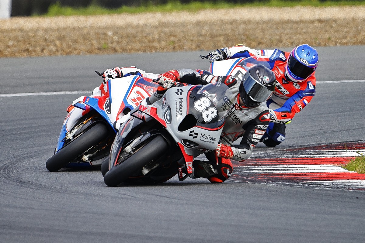 Мараев лидирует в гонке Superbike, но недолго