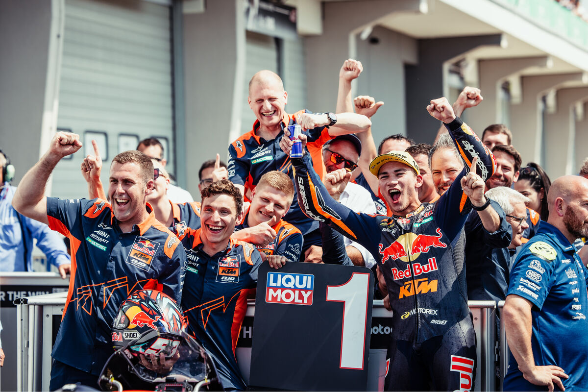 Победа Дениса Онжу в Германии - вторая: в Moto3, а теперь в Moto2