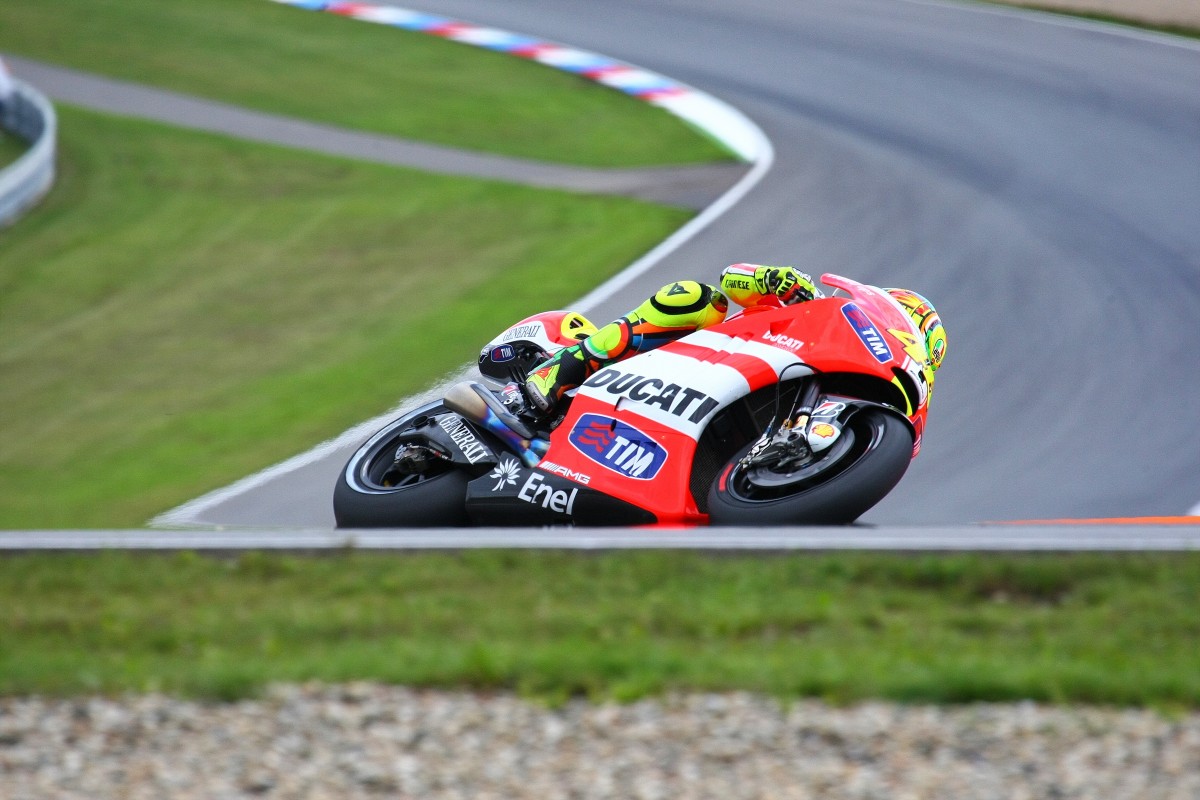 MotoGP CzechGP 2011 - Валентино Росси на дуге из Т12 в Т13