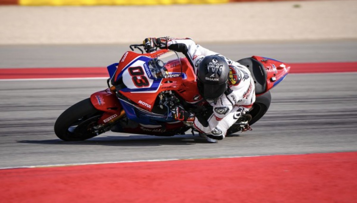 Пилот Moto2 Серхио Гарсиа на борту заводского супербайка Honda CBR1000RR-R Fireblade