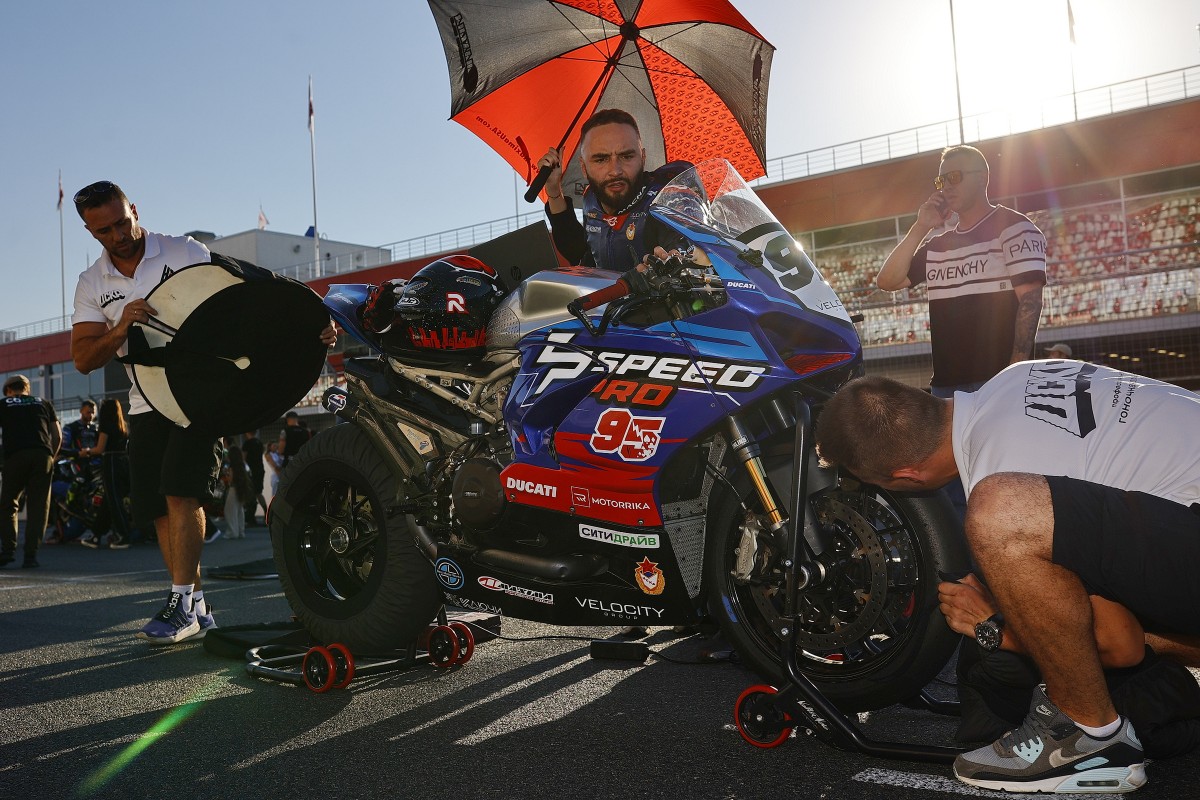 Дмитрий Седин и его... новый Ducati V2