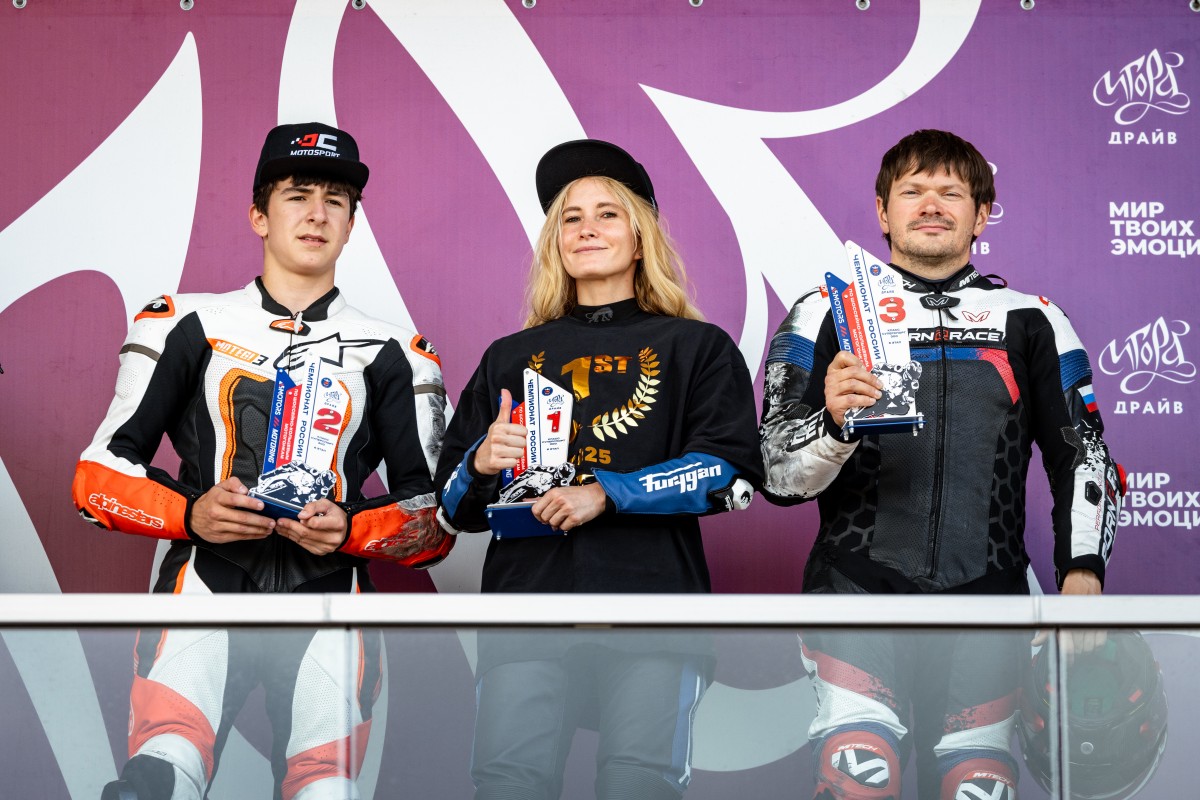 Марат Османов на подиуме чемпионата России в классе Суперспорт 300