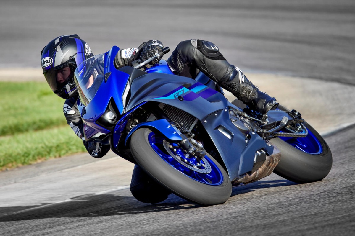 Yamaha R7