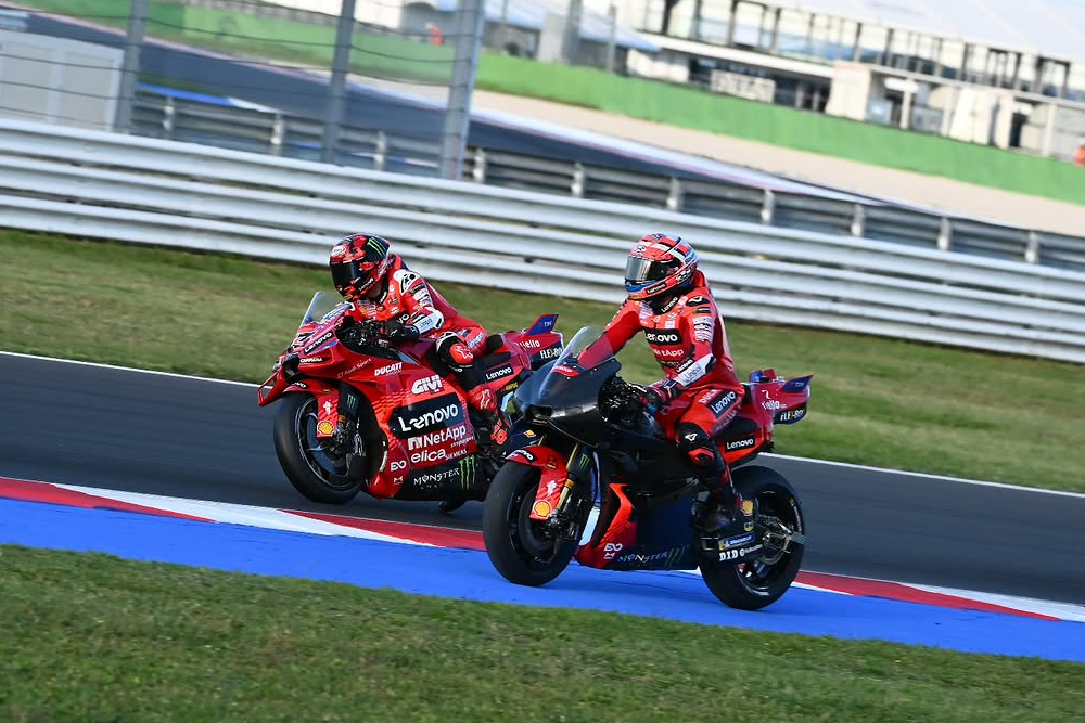 Пирро и Баньяя на одном треке на прототипах Ducati в принципиально разной конфигурации
