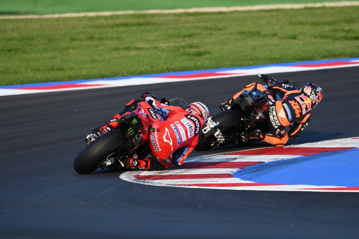 Тест-пилоты MotoGP на испытаниях Pirelli в Мизано