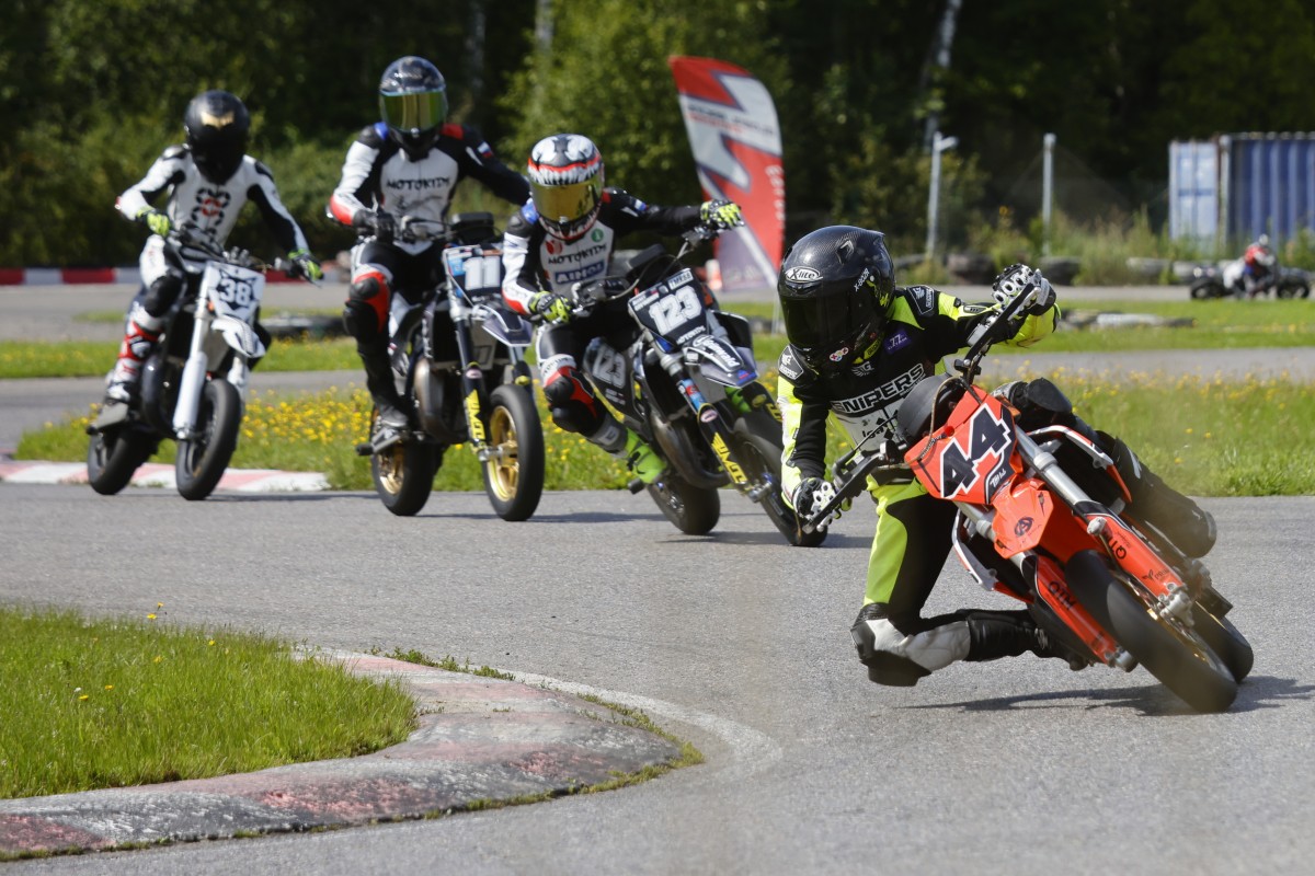 Гонка SM Junior 83: Иван Майоров во главе плотной группы