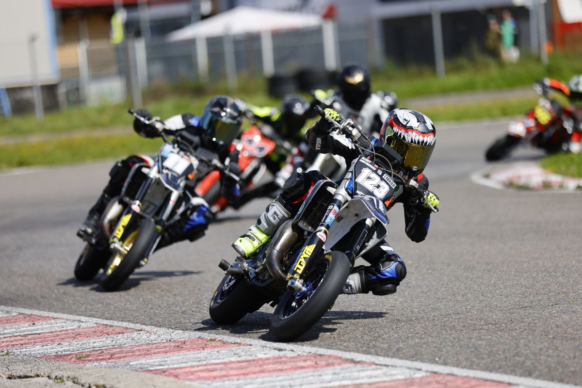 Алексей Говядинов возглавляет группу лидеров