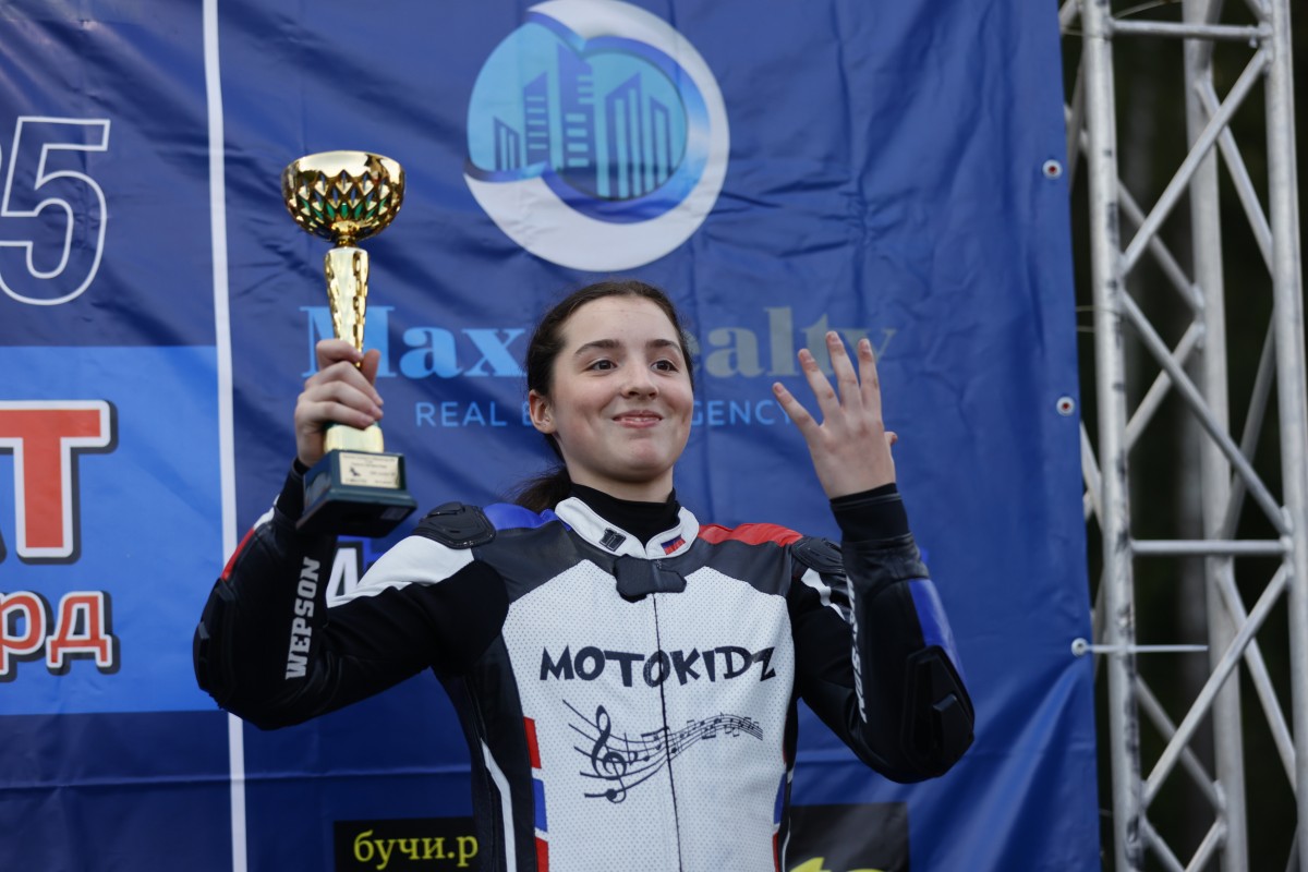 София Григорьева возглавляет чемпионат в классе SM Junior 85