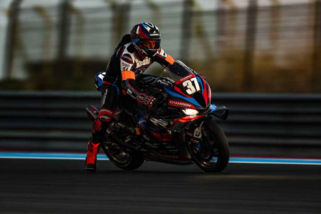 Сильван Гуинтоли на борту заводского BMW M 1000 RR