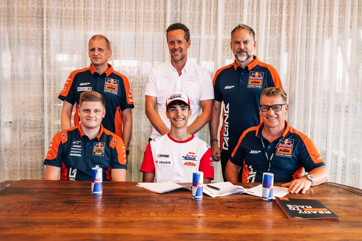 Бриан Уриарте вступает в чемпионата мира Moto3 в составе заводской Red Bull KTM Ajo