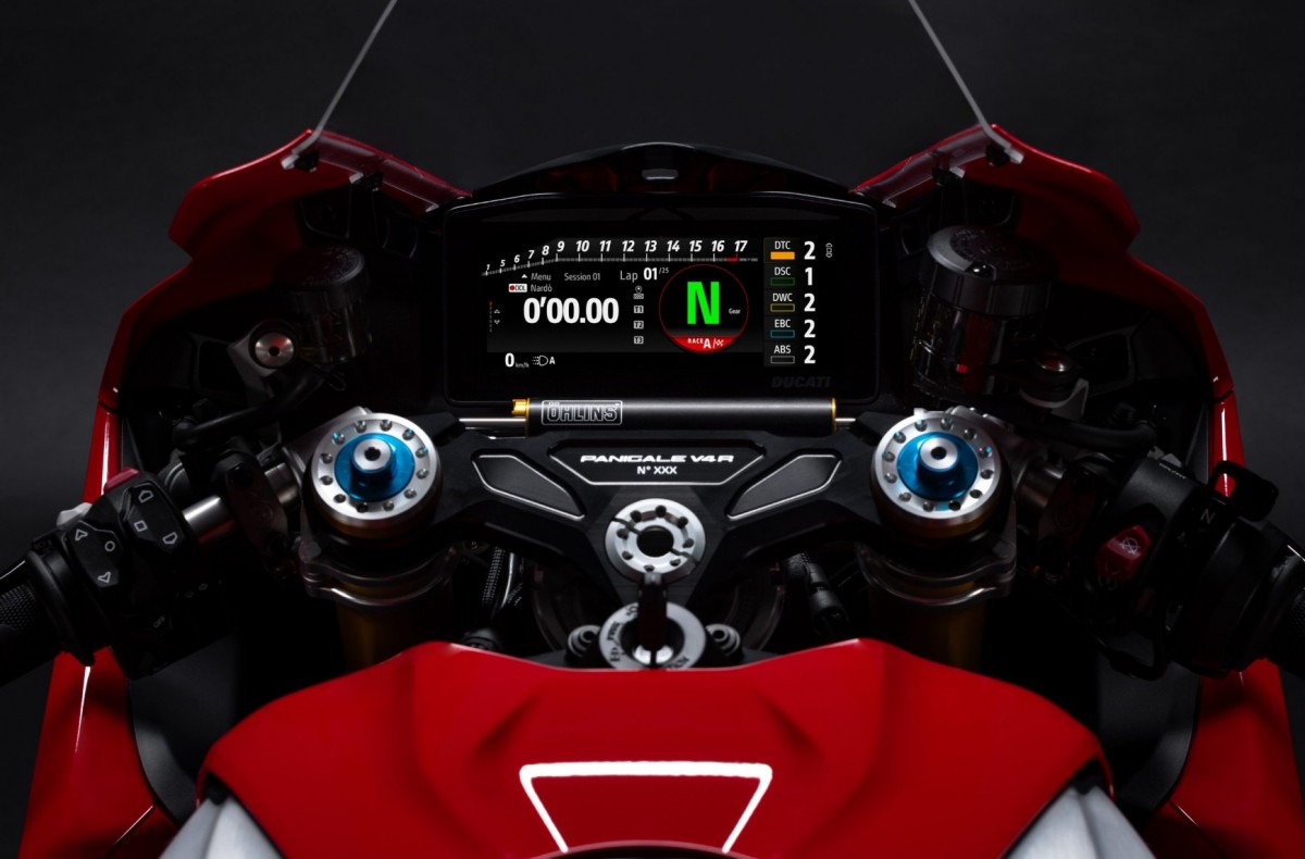 Ducati Panigale V4R (2026): за рулем